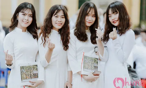 Nữ sinh Chu Văn An rạng rỡ, tinh khôi trong ngày bế giảng